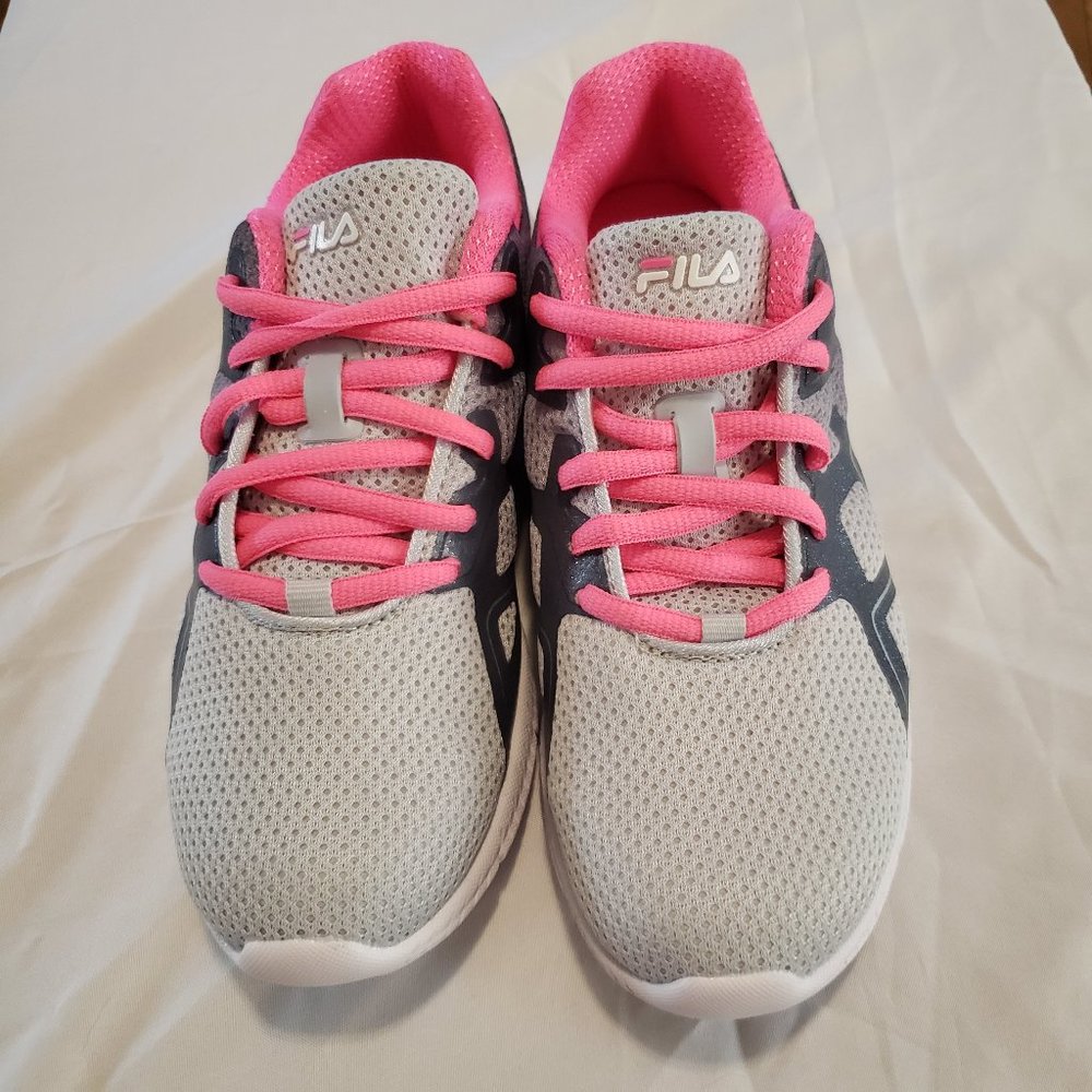 NEW FILA Panorama 7 TN Kids Sneakers Shoes Girl's Size 4 Gray Silver Pink